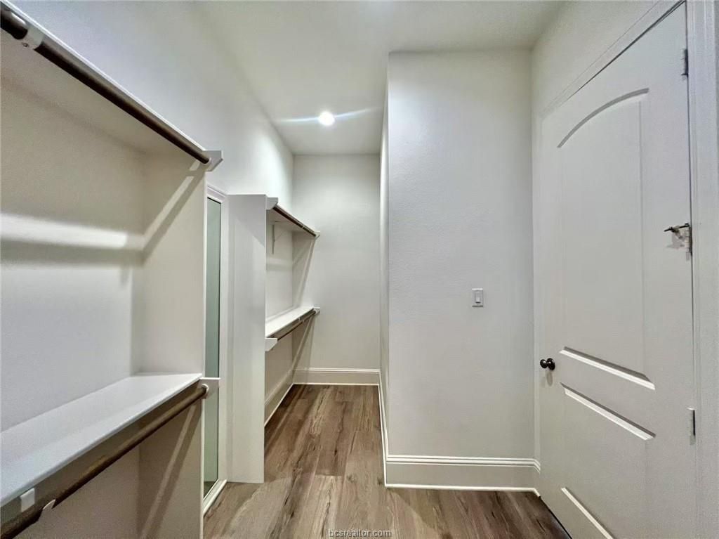 Interior, Recessed Lighting, Walk-in Closets, Wood Texture Flooring
