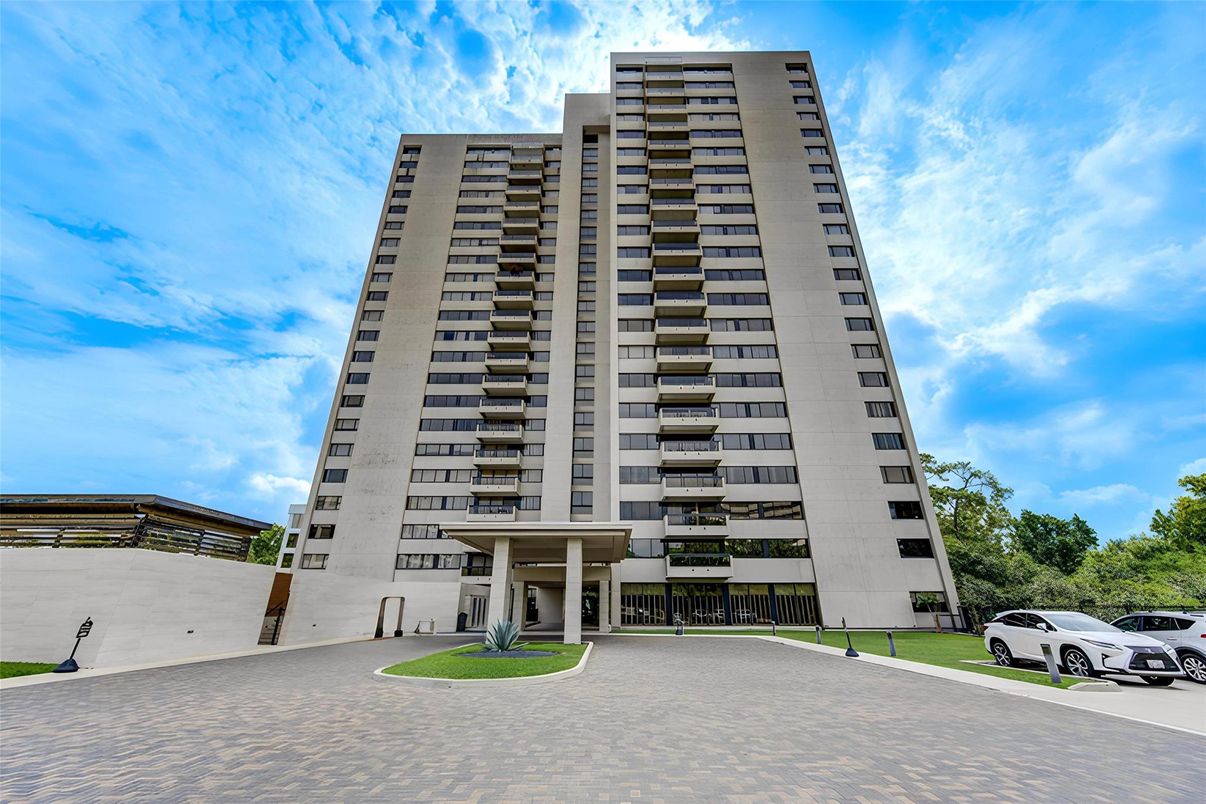 Exterior, Facade, Condo Building