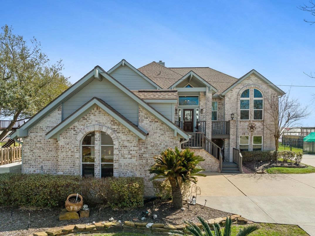 Exterior, Facade, Brick Facade, Brick Traditional