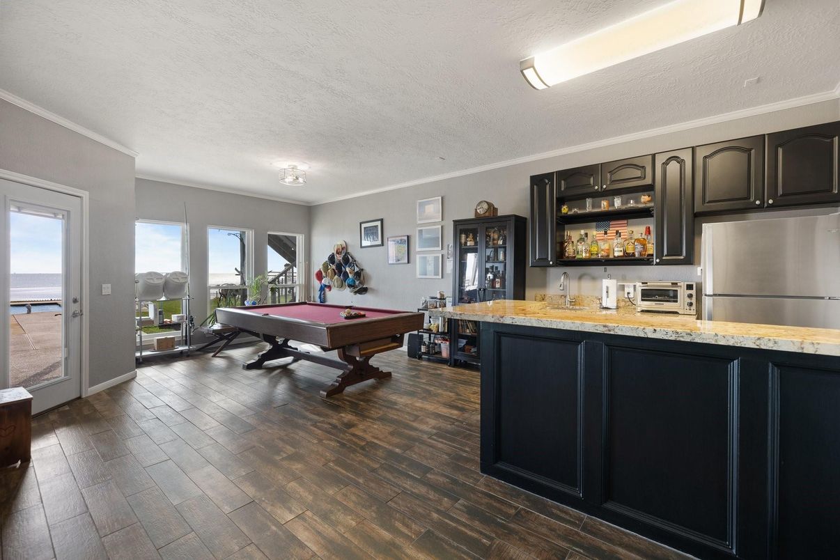 Billiard Table, Game Room, Interior, Wood Texture Flooring