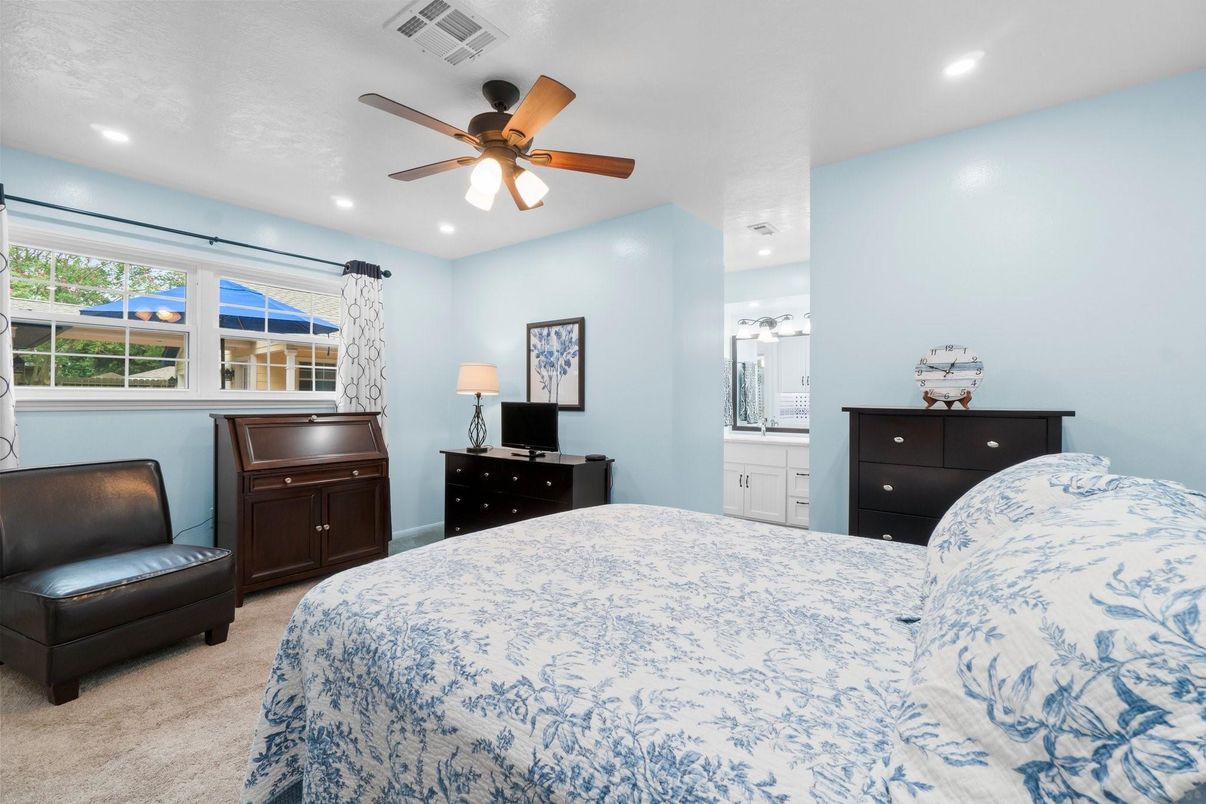 Bedroom, Interior, Recessed Lighting