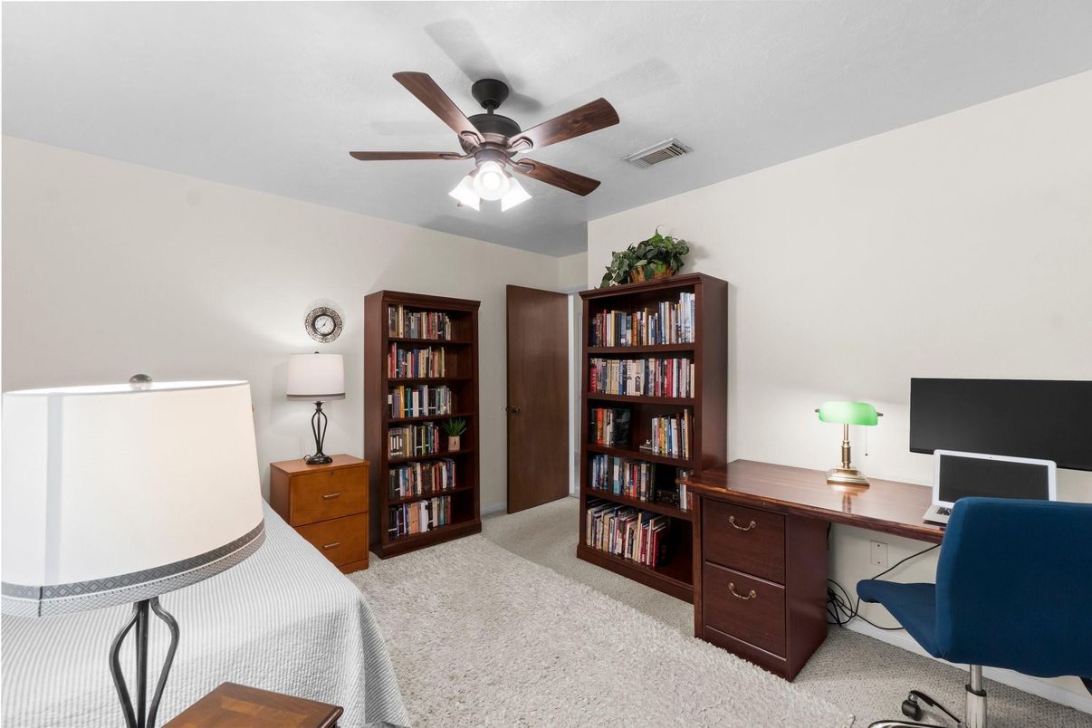 Home Office, Interior