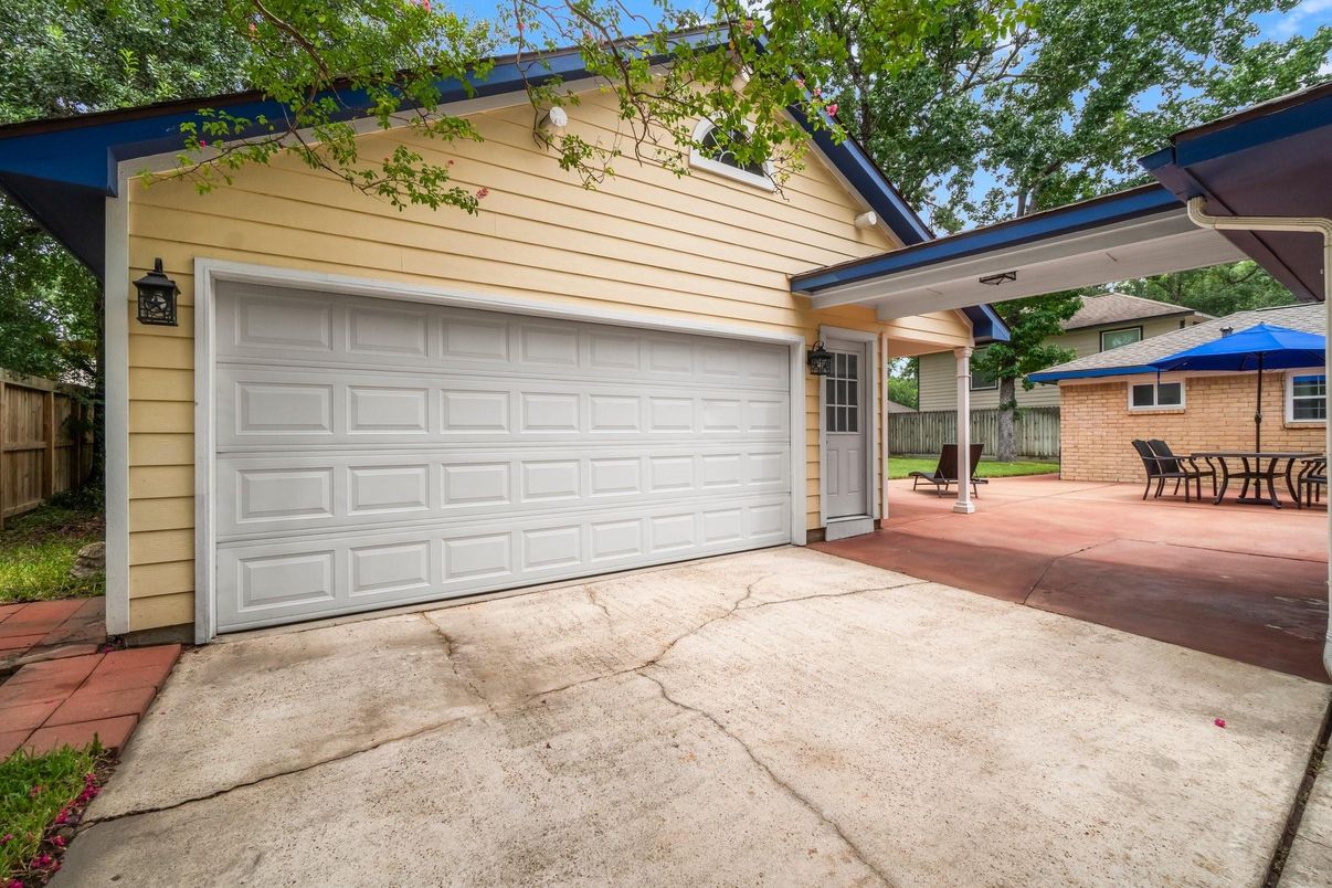 Detached Garage, Exterior