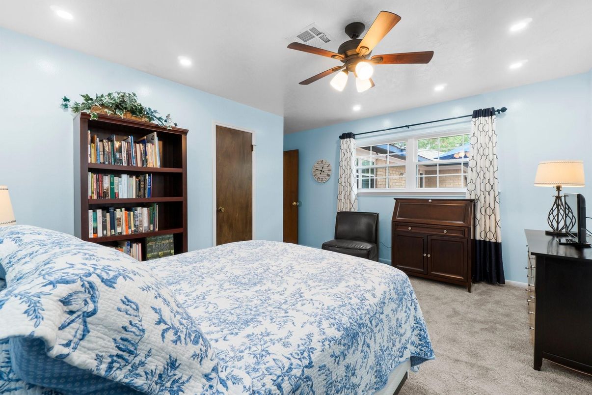 Bedroom, Interior, Recessed Lighting