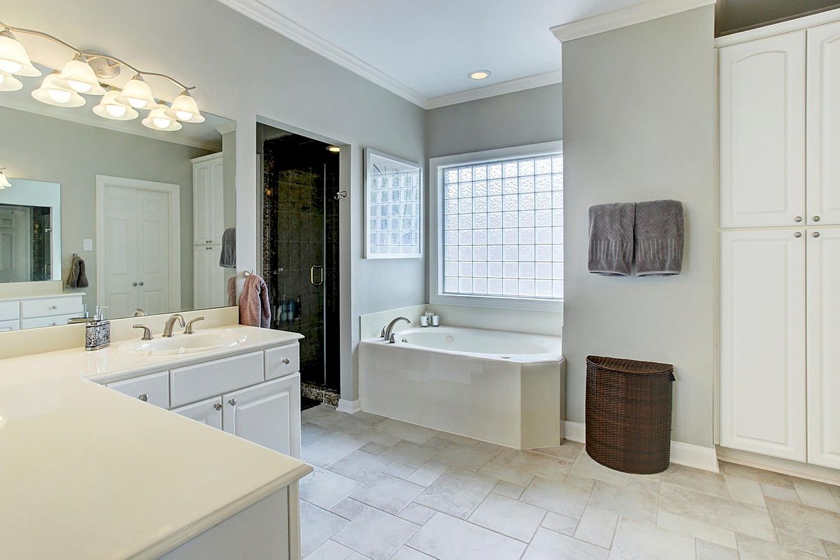 Bathroom, Interior, Recessed Lighting