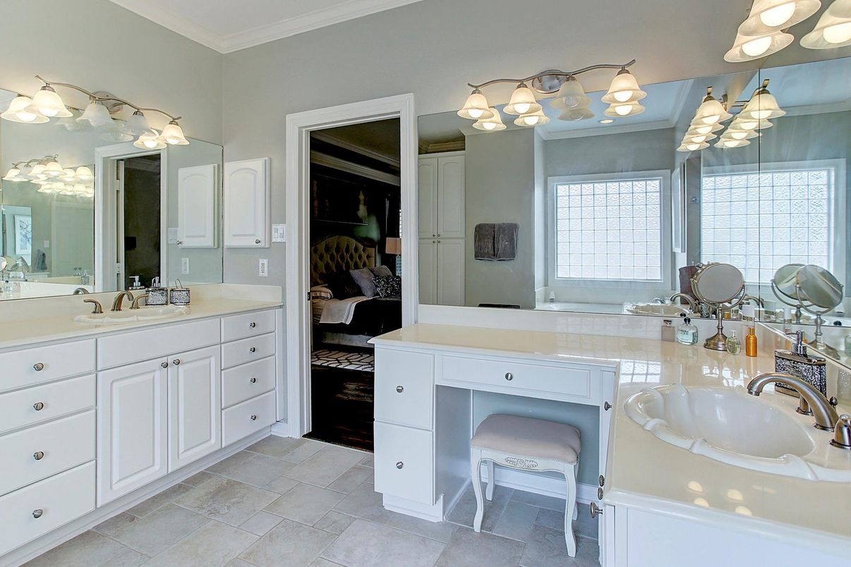 Bathroom, Dual Sink Vanities, Interior