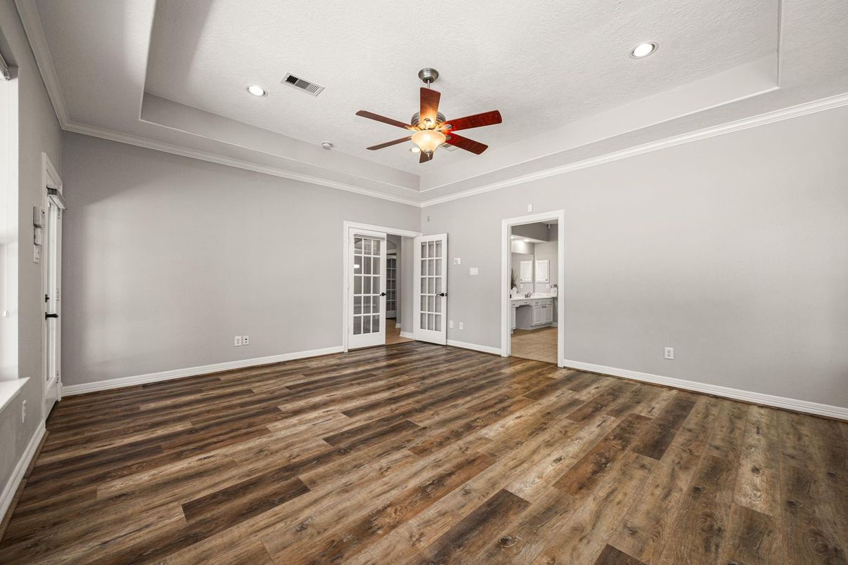 Empty room, Interior, Recessed Lighting, Wood Texture Flooring