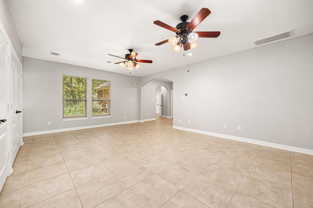 Empty room, Interior, Recessed Lighting
