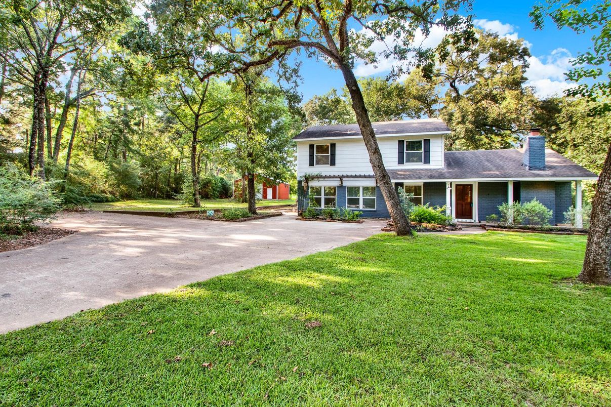 Attached, Backyard, Exterior, Facade, Split Level