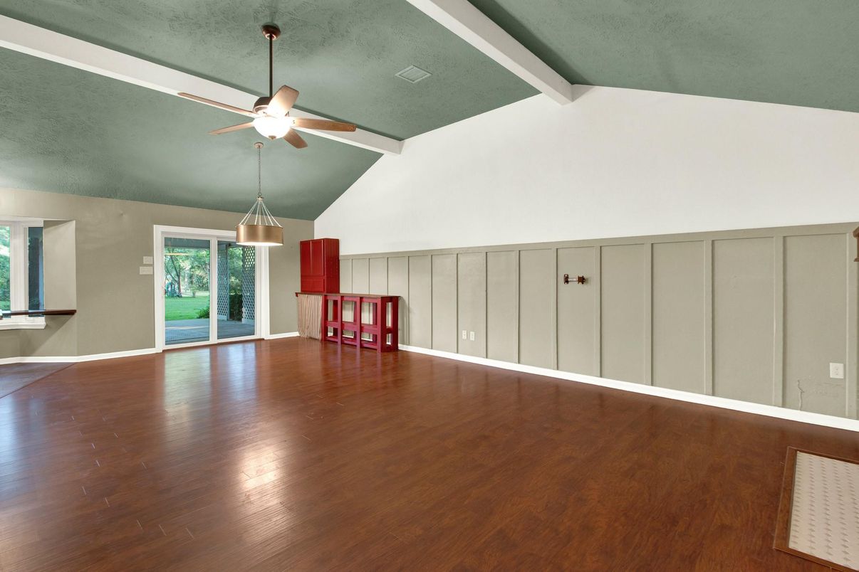 Empty room, Interior, Pendant Lights, Wood Texture Flooring