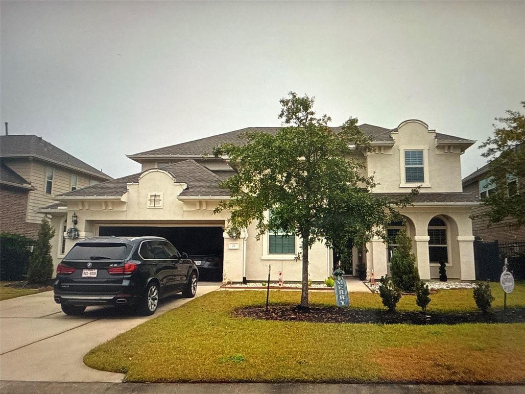 Attached, Exterior, Facade, Mediterranean