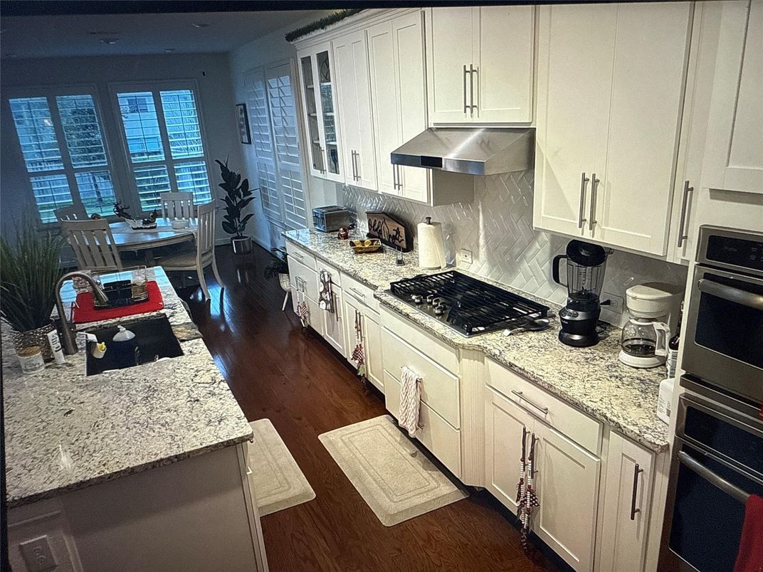 Dining room, Interior, Kitchen, Stainless Steel Appliances, Wood Texture Flooring