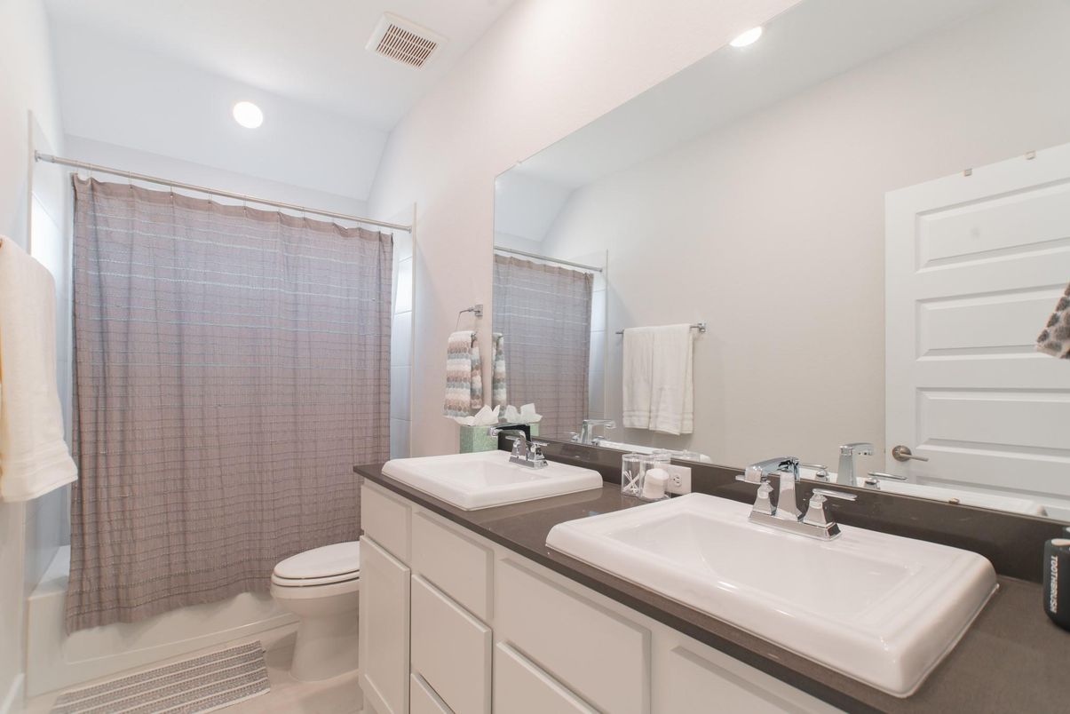 Bathroom, Dual Sink Vanities, Interior, Recessed Lighting