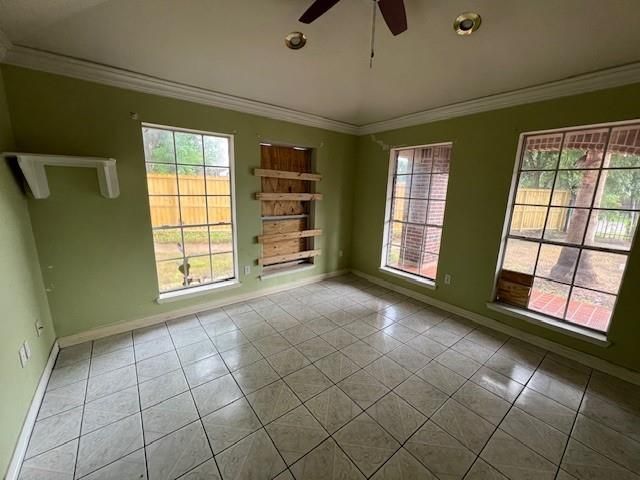 Empty room, Interior