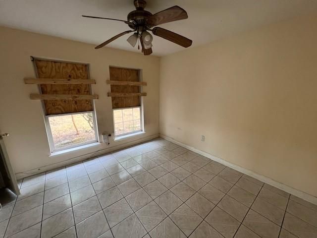 Empty room, Interior
