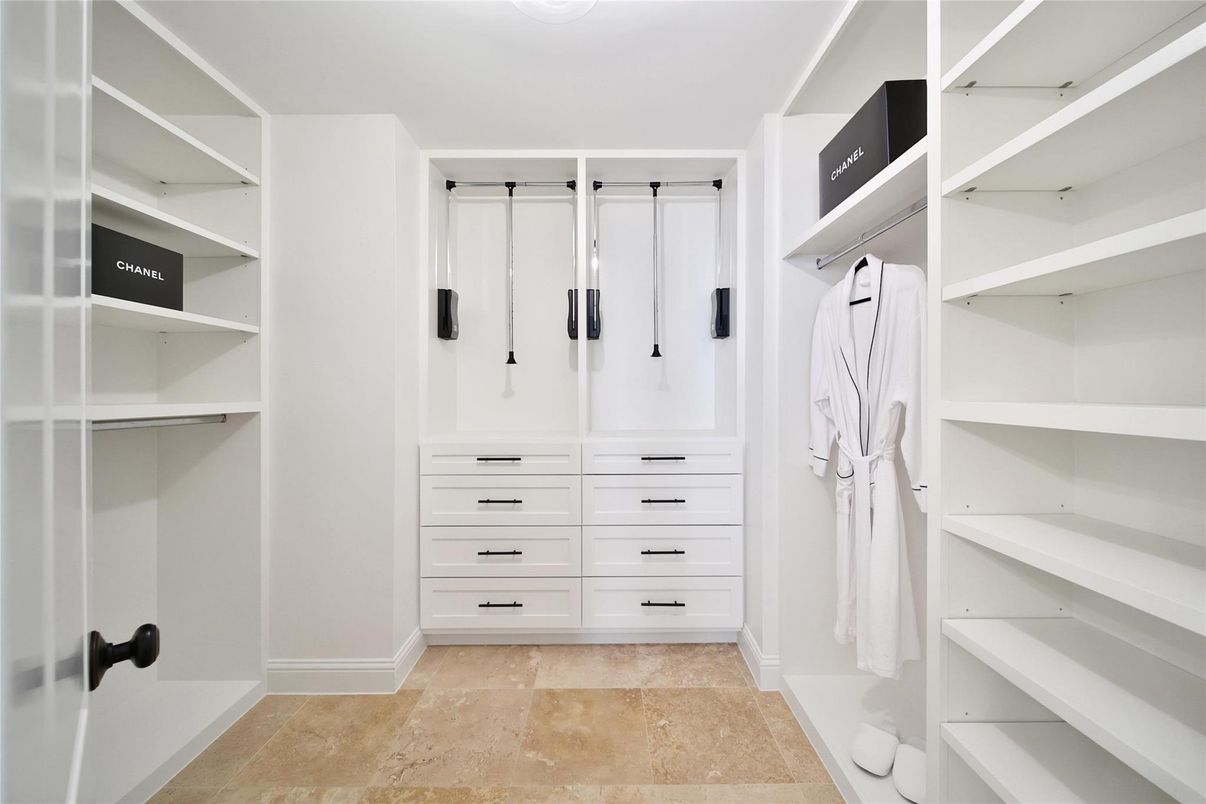 Interior, Walk-in Closets