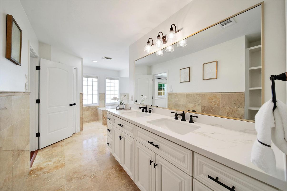 Bathroom, Dual Sink Vanities, Interior, Recessed Lighting