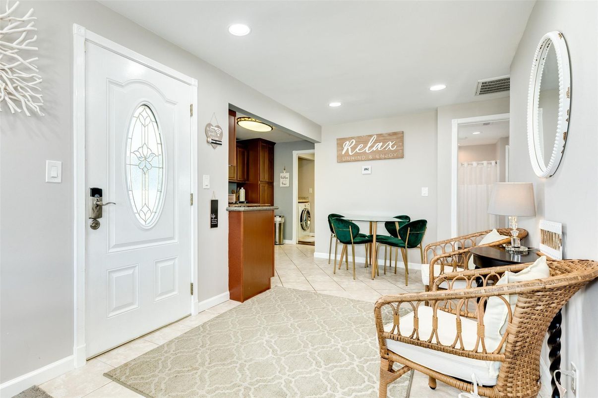 Dining room, Interior, Kitchen, Recessed Lighting