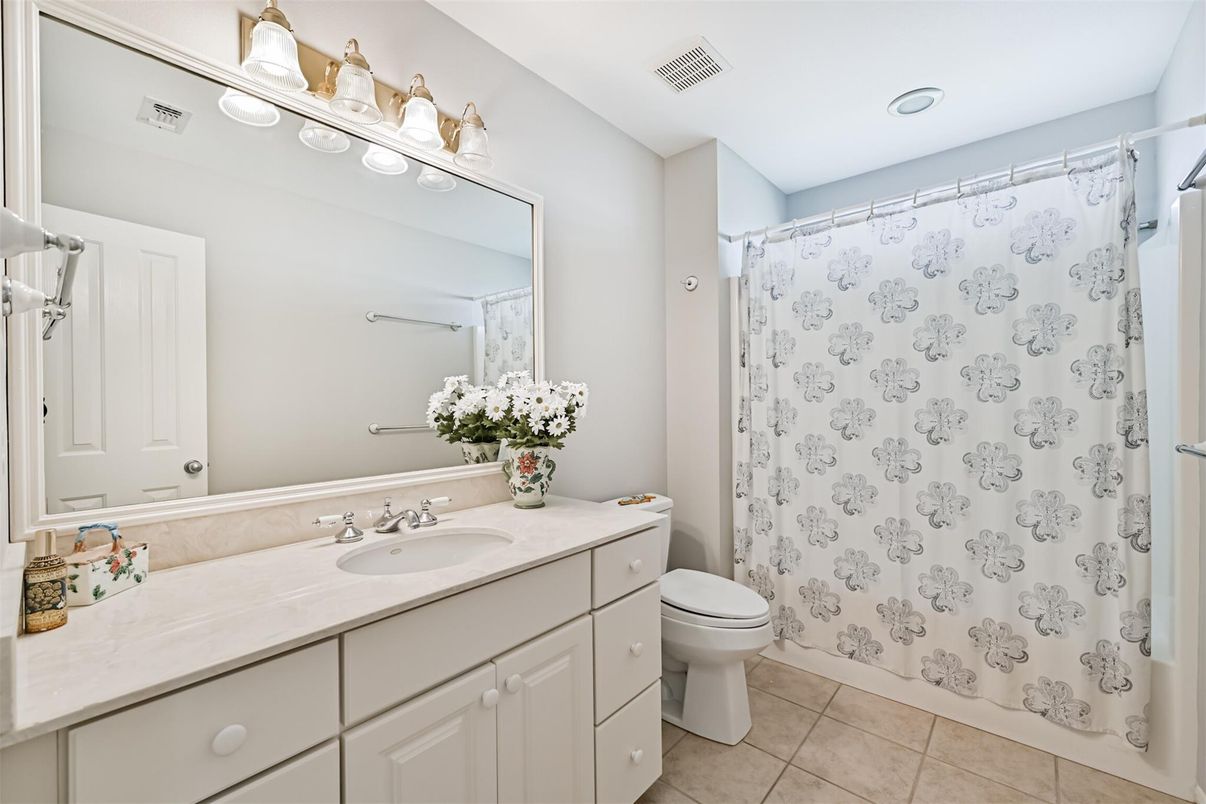 Bathroom, Interior, Recessed Lighting