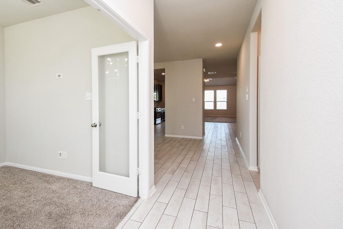 Empty room, Interior, Recessed Lighting