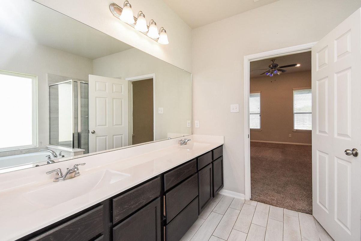 Bathroom, Dual Sink Vanities, Interior