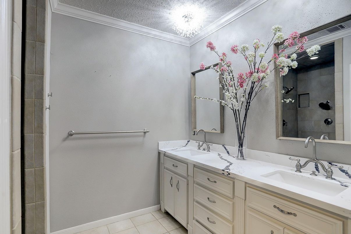 Bathroom, Dual Sink Vanities, Interior