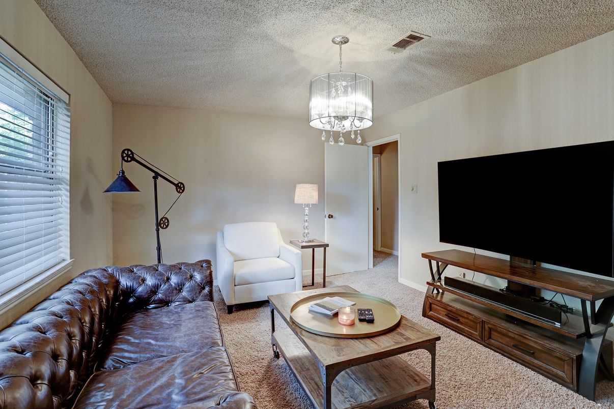 Chandelier, Interior, Living room