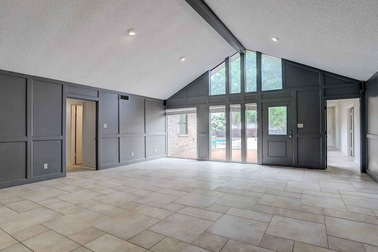 Empty room, Interior, Recessed Lighting