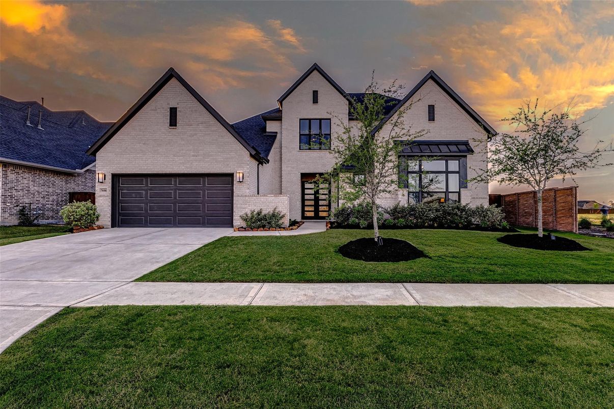 Attached, Exterior, Facade, Farmhouse