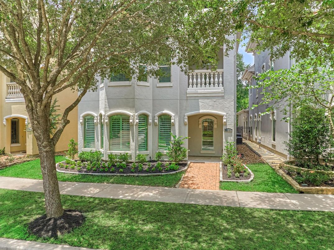 Exterior, Facade, French Provincial