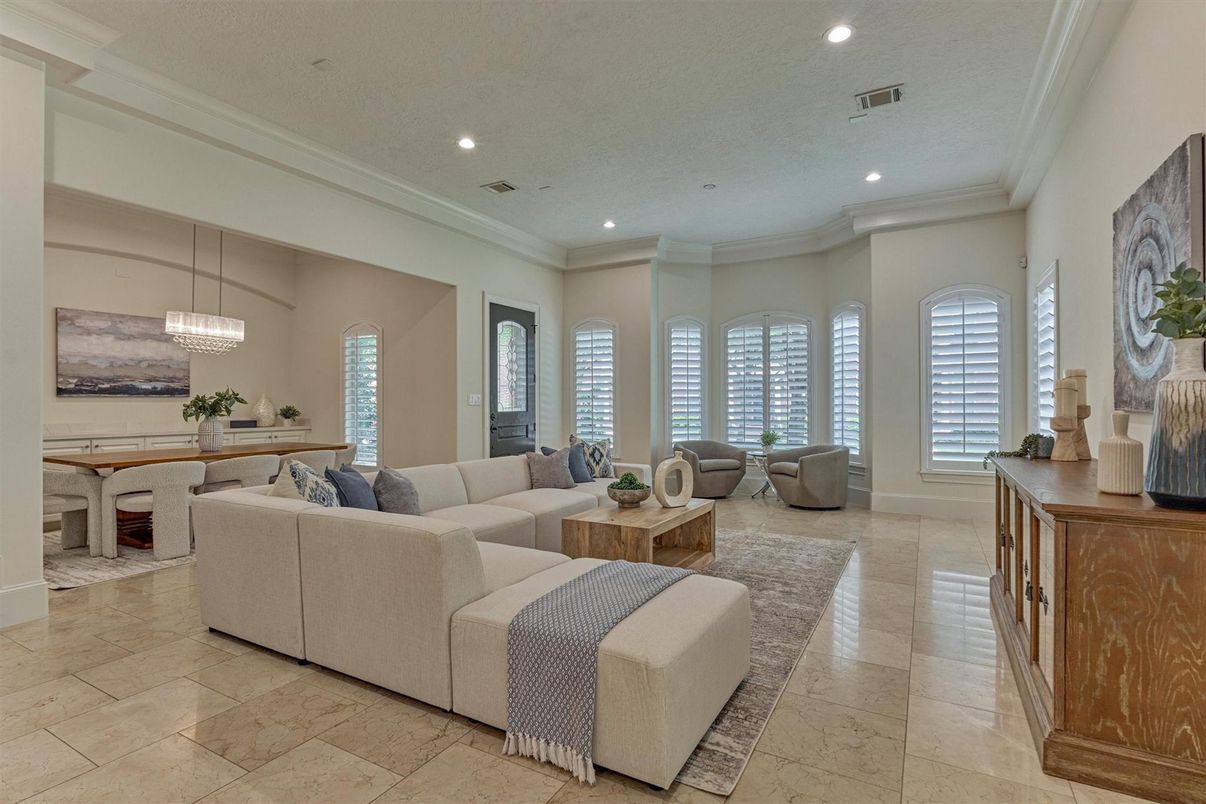 Chandelier, Dining room, Interior, Living room, Recessed Lighting
