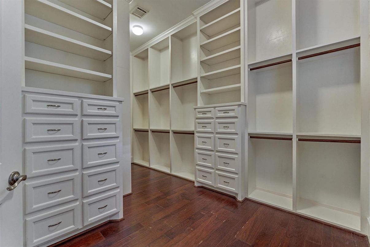 Interior, Walk-in Closets, Wood Texture Flooring