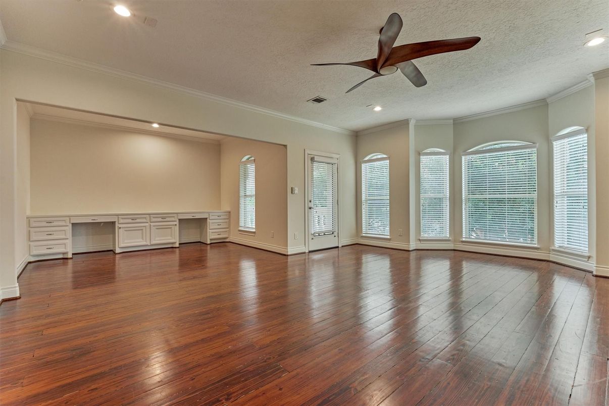 Empty room, Interior, Recessed Lighting, Wood Texture Flooring