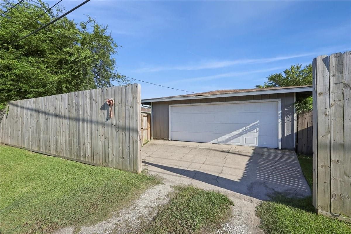 Detached Garage, Exterior