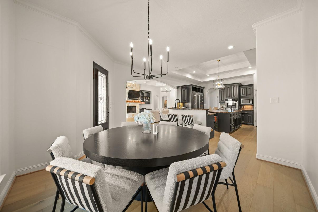 Chandelier, Dining room, Interior, Kitchen, Pendant Lights, Recessed Lighting, Wood Texture Flooring
