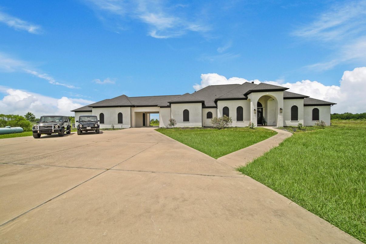 Backyard, Exterior, Facade, Ranch
