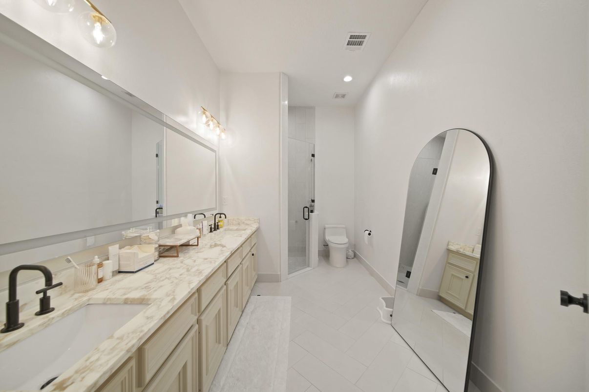 Bathroom, Dual Sink Vanities, Interior, Recessed Lighting
