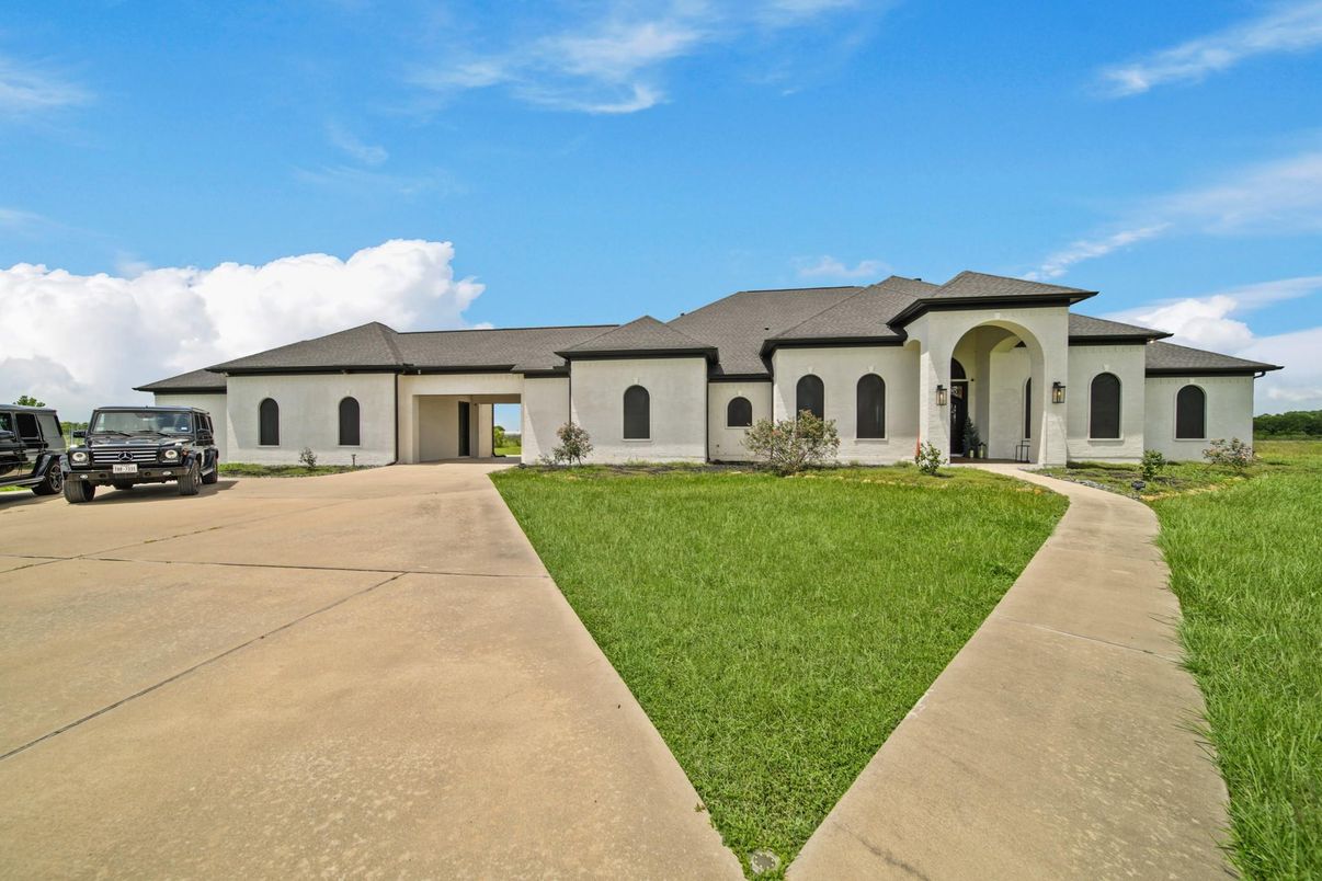 Backyard, Exterior, Facade, French Provincial