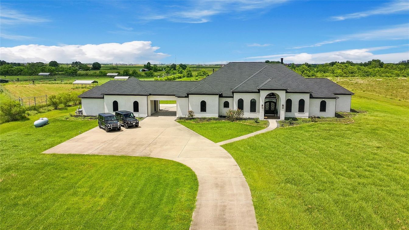Backyard, Exterior, Facade, French Provincial