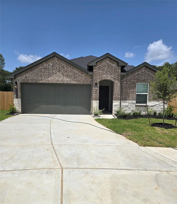 Attached, Exterior, Facade, Brick Traditional