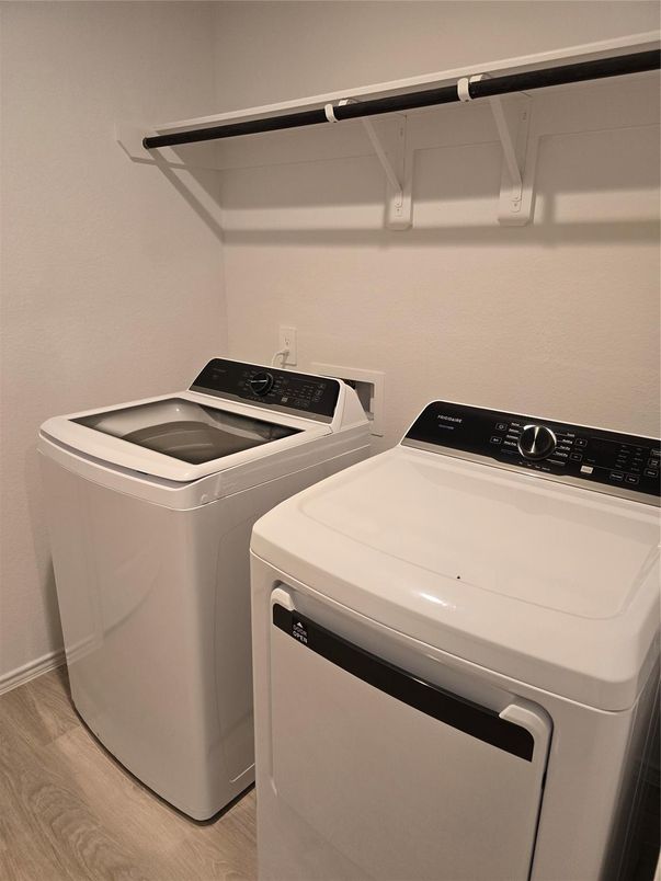 Interior, Washer, Wood Texture Flooring