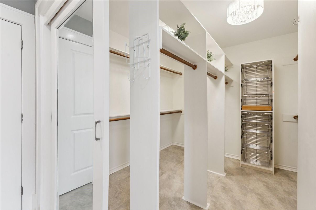 Interior, Walk-in Closets