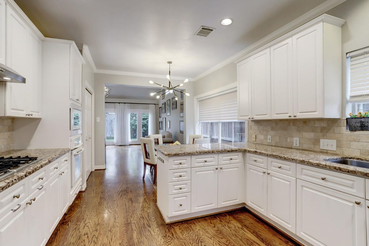 Dining room, Interior, Kitchen, Pendant Lights, Recessed Lighting, Wood Texture Flooring