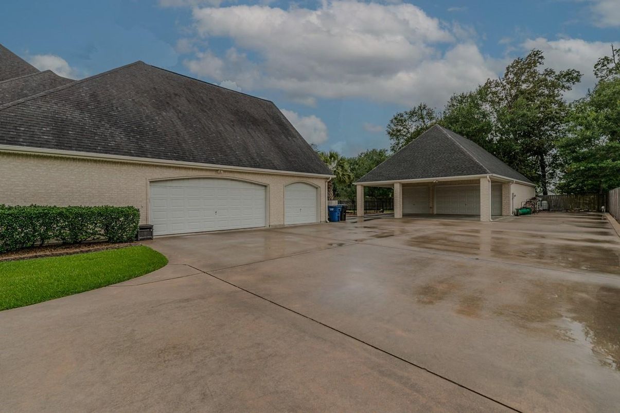 Detached Garage, Exterior