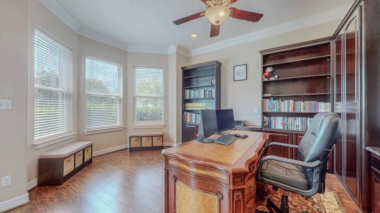 Home Office, Interior, Recessed Lighting, Wood Texture Flooring