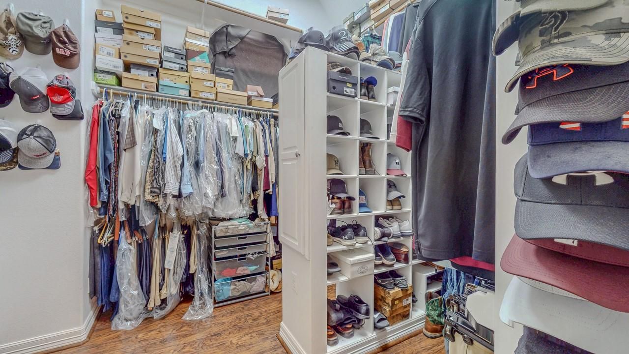 Interior, Walk-in Closets, Wood Texture Flooring
