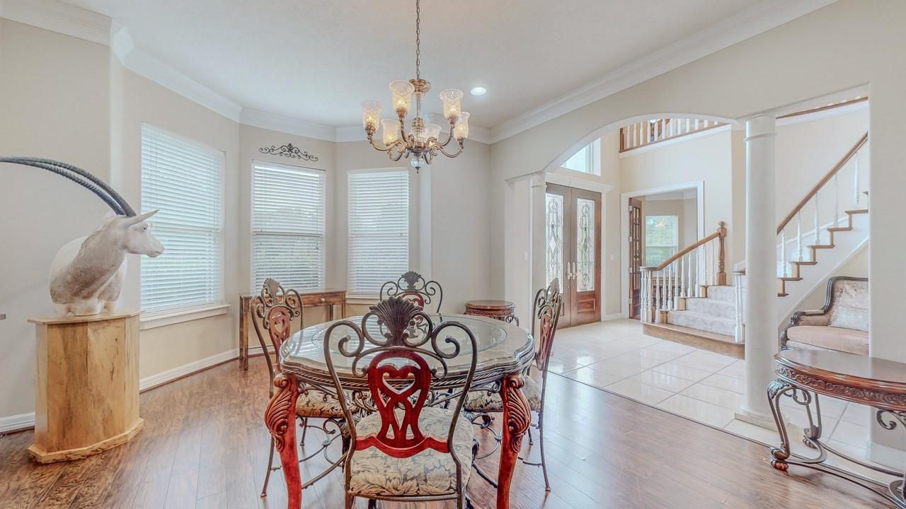 Chandelier, Dining room, Interior, Recessed Lighting, Wood Texture Flooring