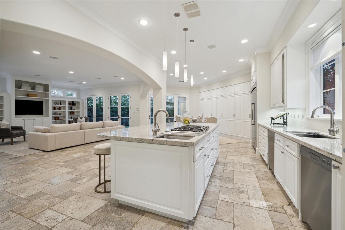 Interior, Kitchen, Living room, Pendant Lights, Recessed Lighting, Stainless Steel Appliances
