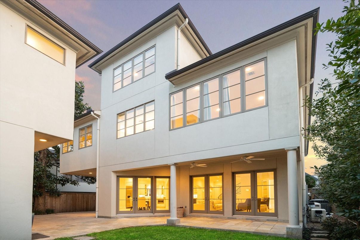 Exterior, Facade, Modern