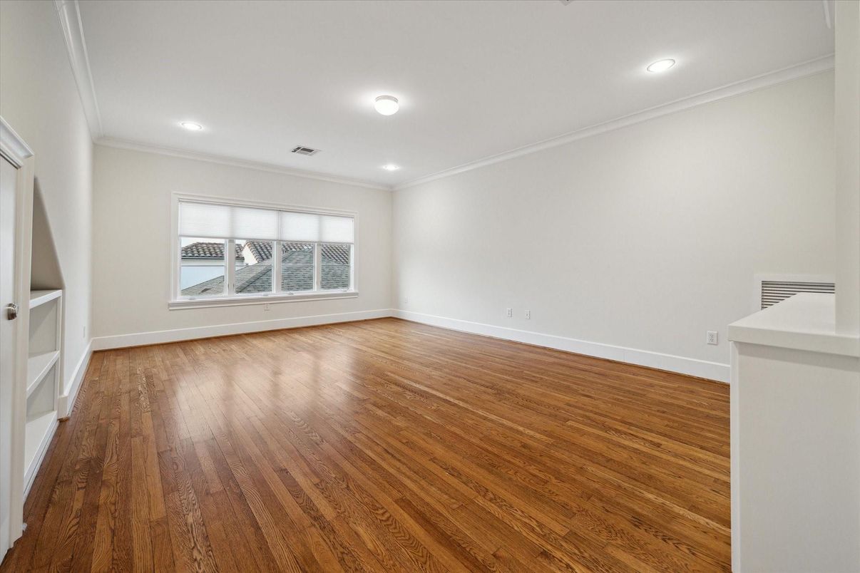 Empty room, Interior, Recessed Lighting, Wood Texture Flooring